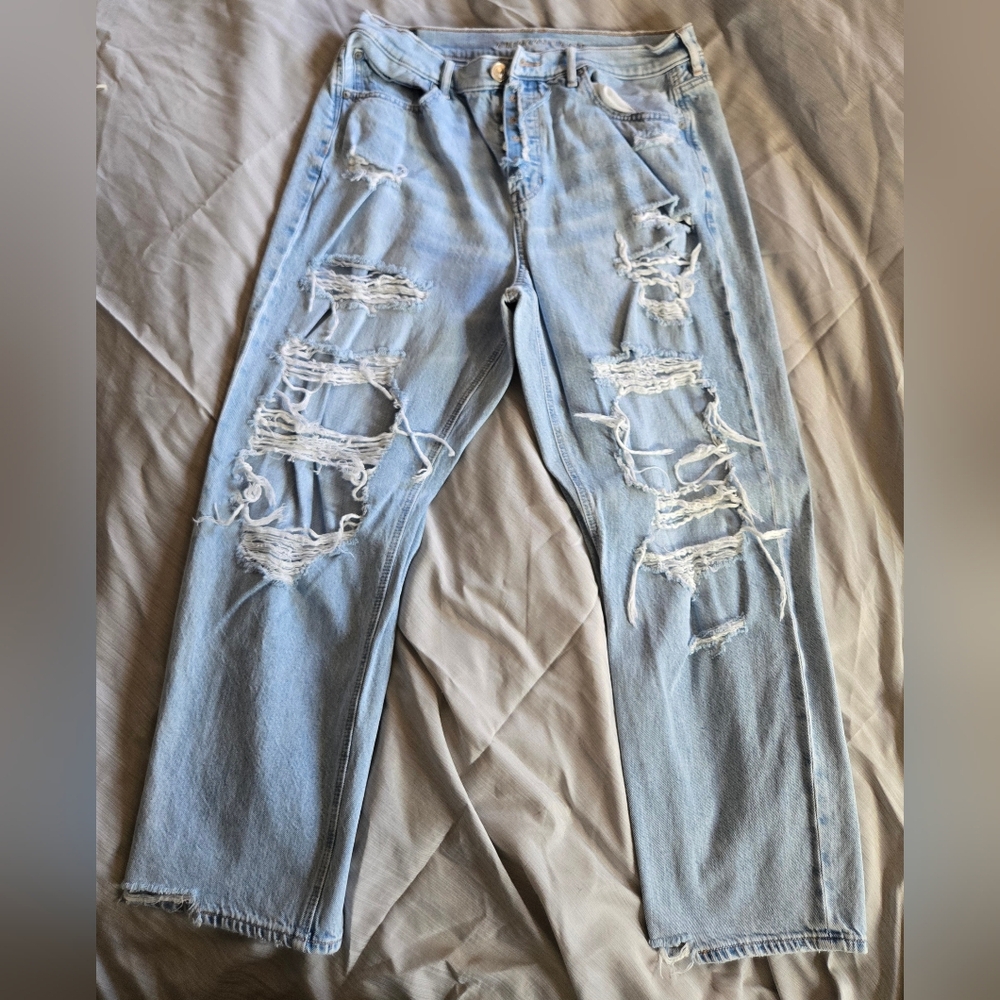 American Eagle Outfitters Light Blue Distressed Boyfriend Jeans